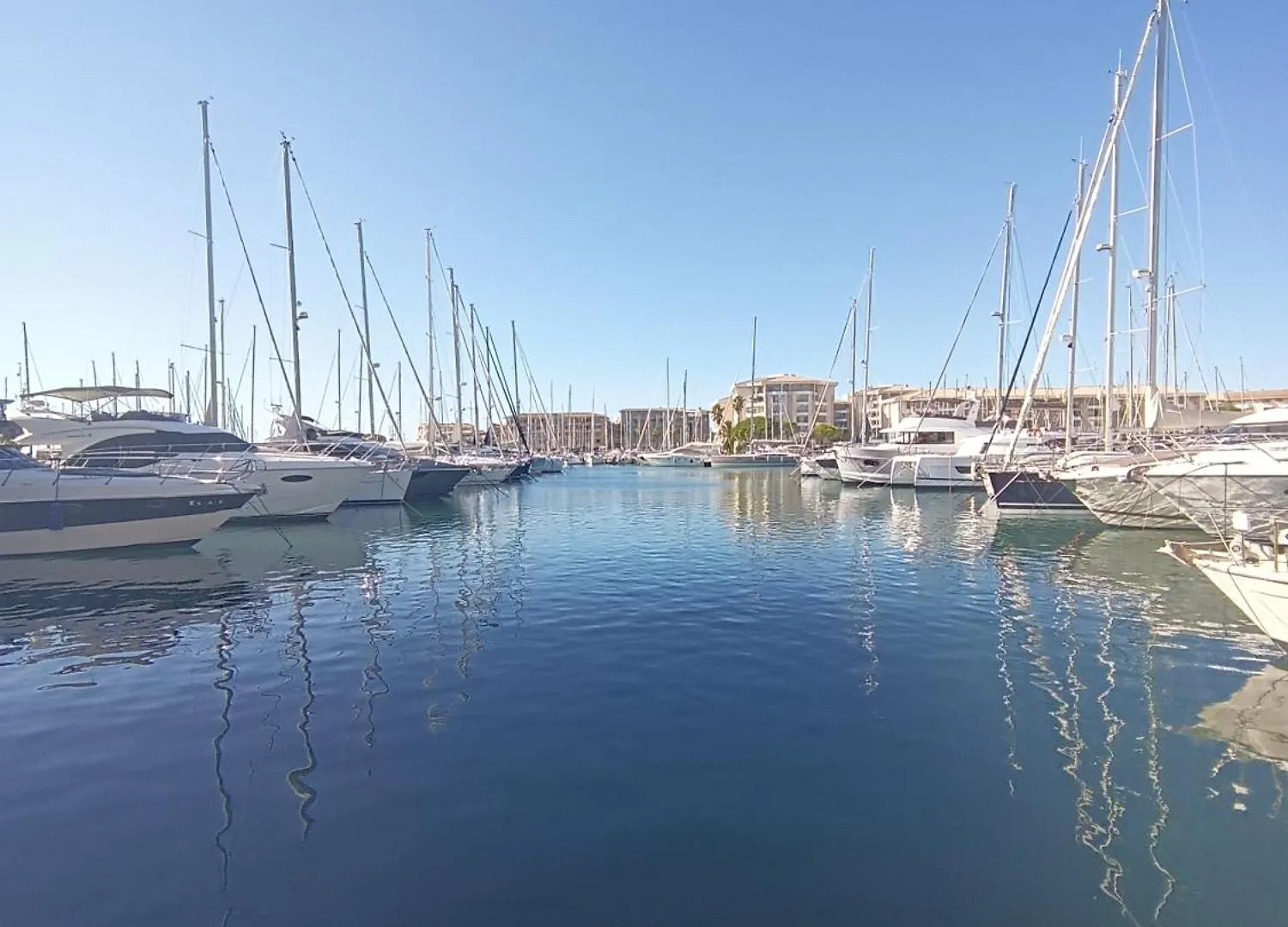 Apartment A 2 Pas De La Plage Et De La Base Nature Frejus France